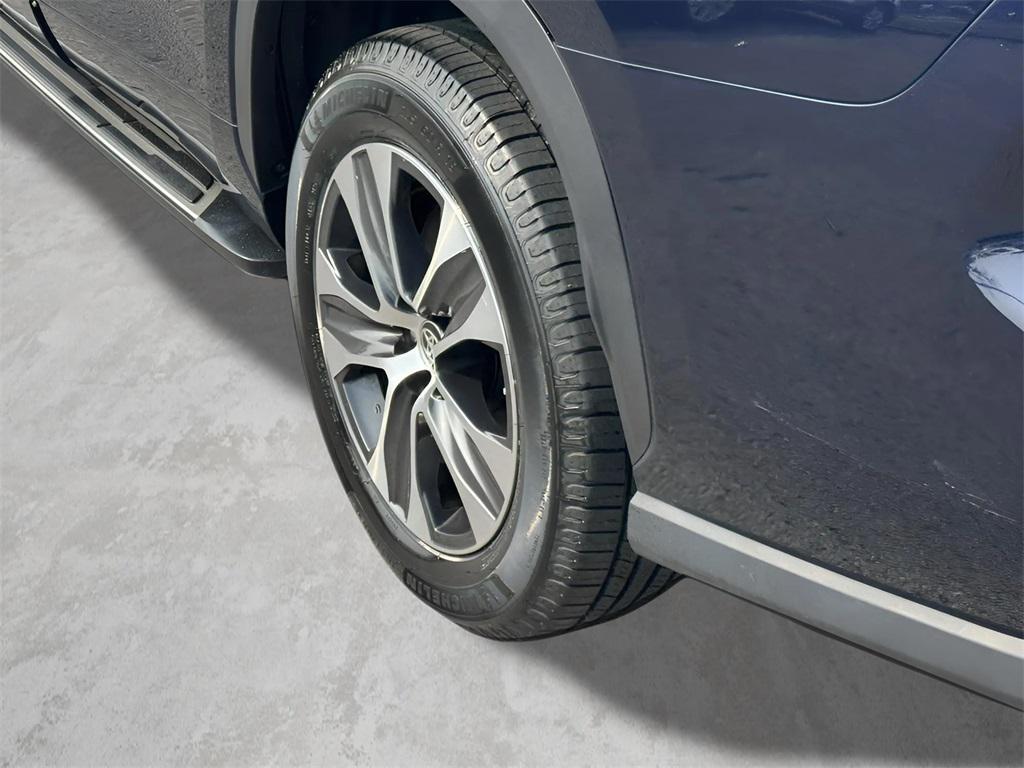 used 2023 Toyota Highlander car, priced at $34,689
