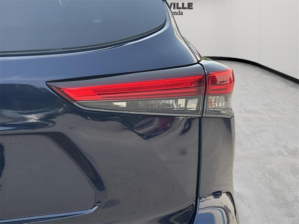 used 2023 Toyota Highlander car, priced at $34,689