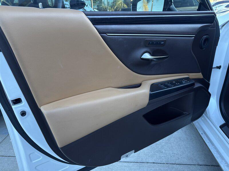 used 2021 Lexus ES 300h car, priced at $33,550