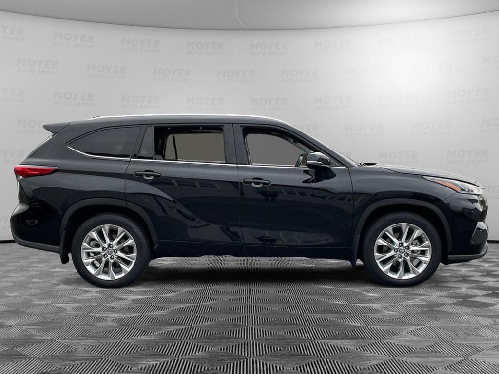 used 2022 Toyota Highlander car, priced at $37,999