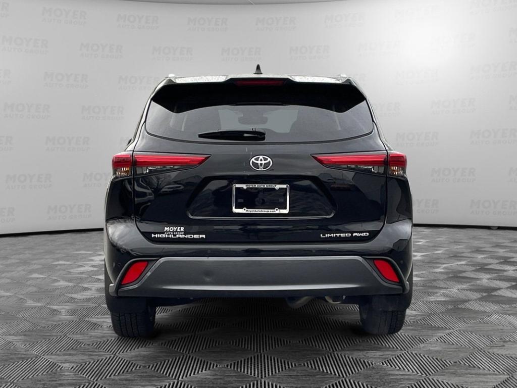 used 2022 Toyota Highlander car, priced at $37,999