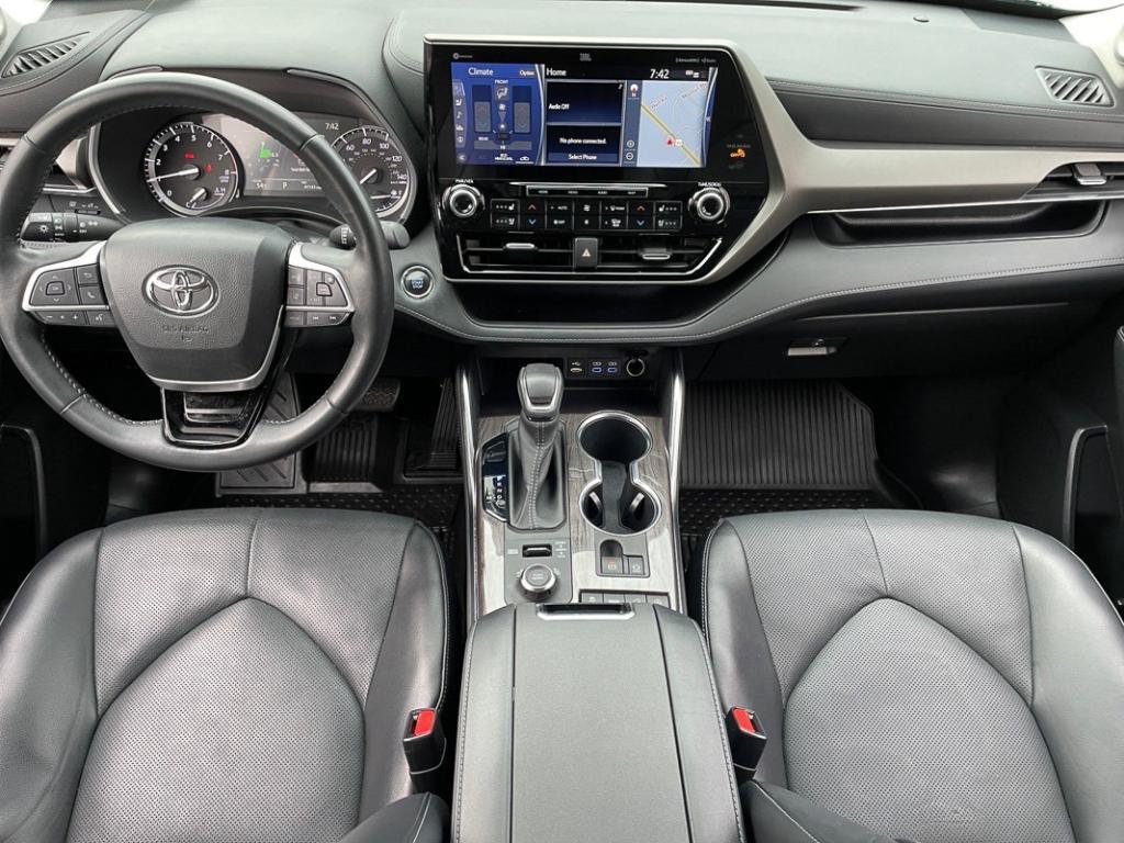 used 2022 Toyota Highlander car, priced at $37,999