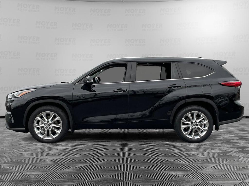 used 2022 Toyota Highlander car, priced at $37,999
