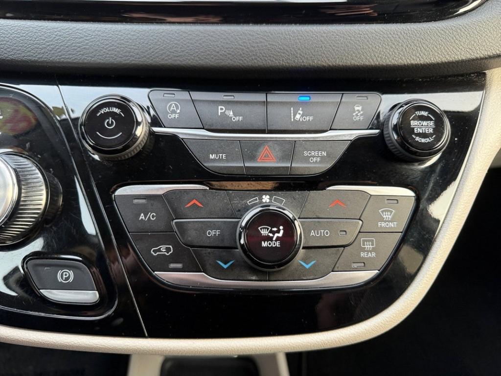 used 2023 Chrysler Pacifica car, priced at $28,998