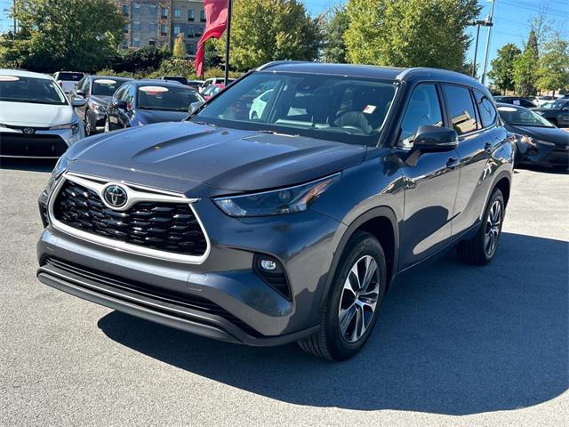 used 2024 Toyota Highlander car, priced at $43,913