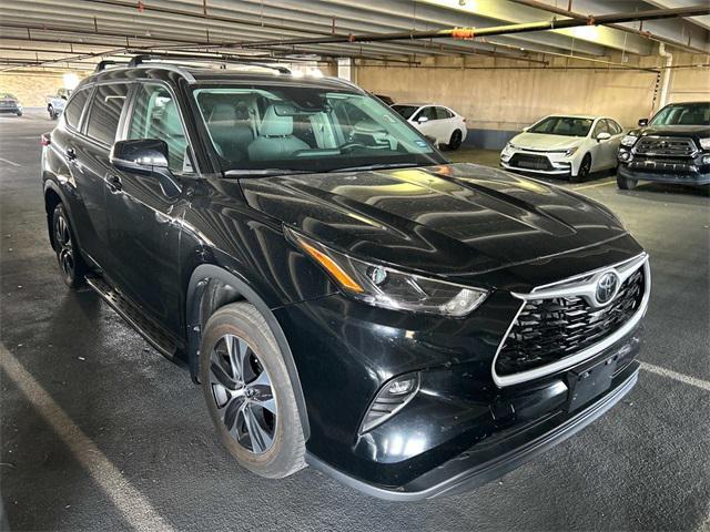 used 2023 Toyota Highlander car, priced at $38,628