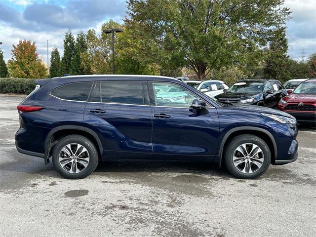 used 2022 Toyota Highlander car, priced at $36,907