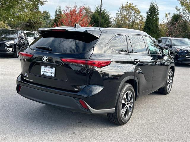 used 2022 Toyota Highlander car, priced at $34,904