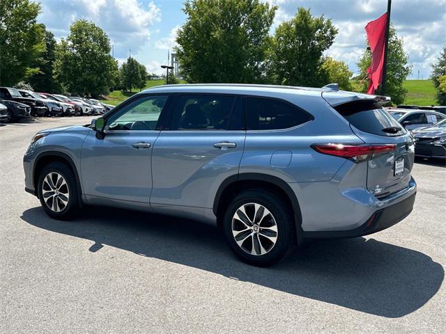 used 2022 Toyota Highlander car, priced at $34,763