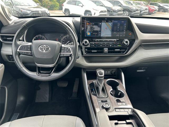 used 2022 Toyota Highlander car, priced at $38,988