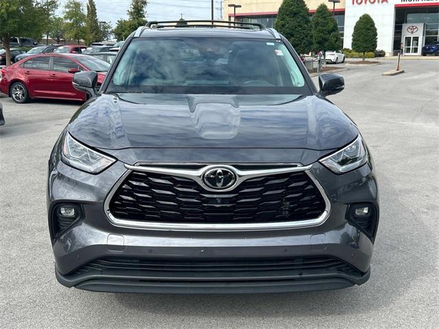 used 2022 Toyota Highlander car, priced at $38,988