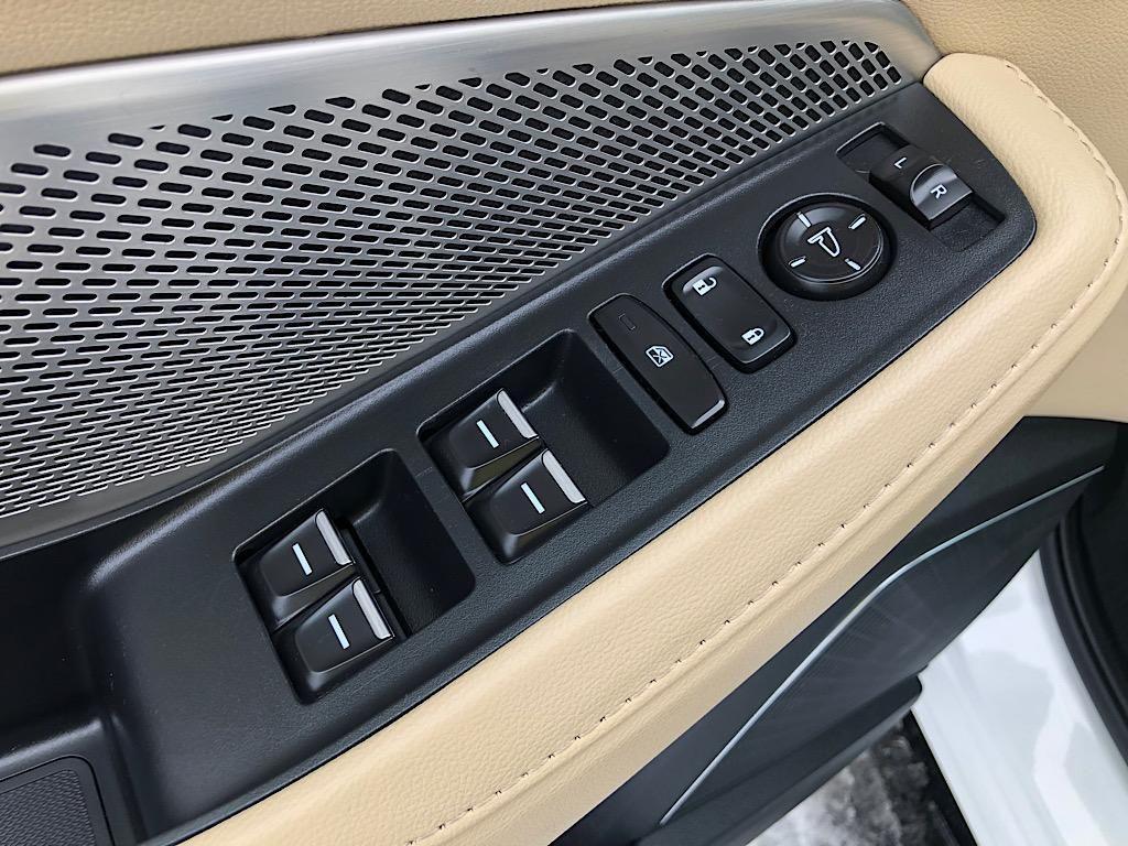 used 2023 Acura MDX car, priced at $38,093