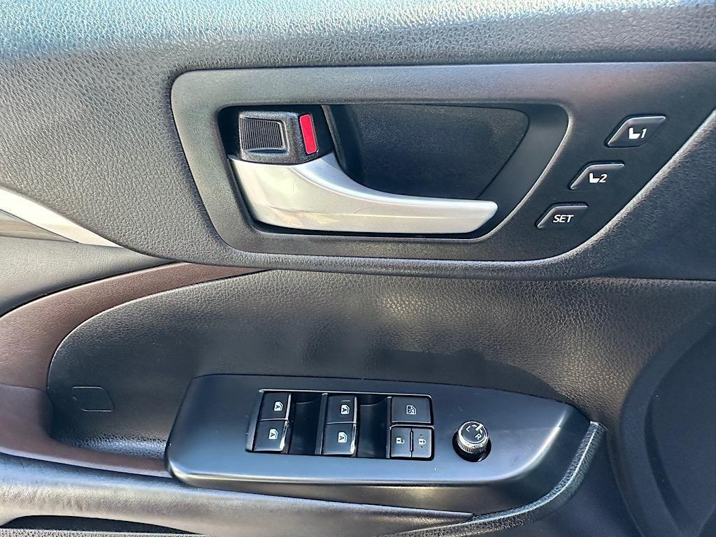 used 2018 Toyota Highlander car, priced at $23,990