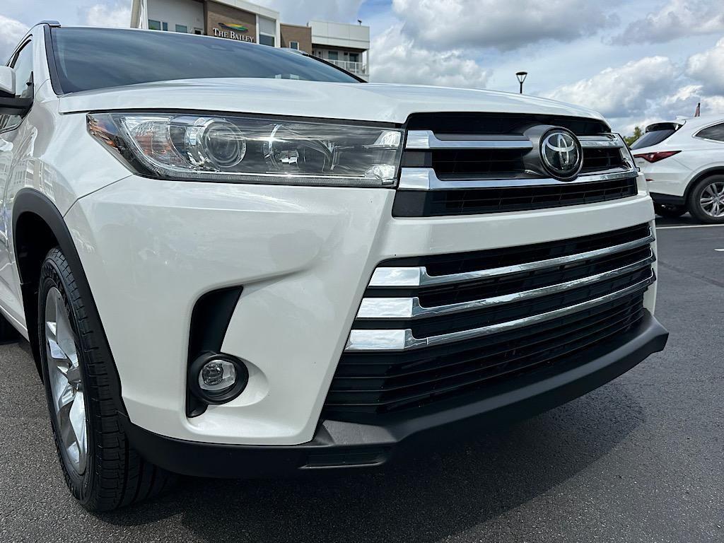 used 2019 Toyota Highlander car, priced at $24,999