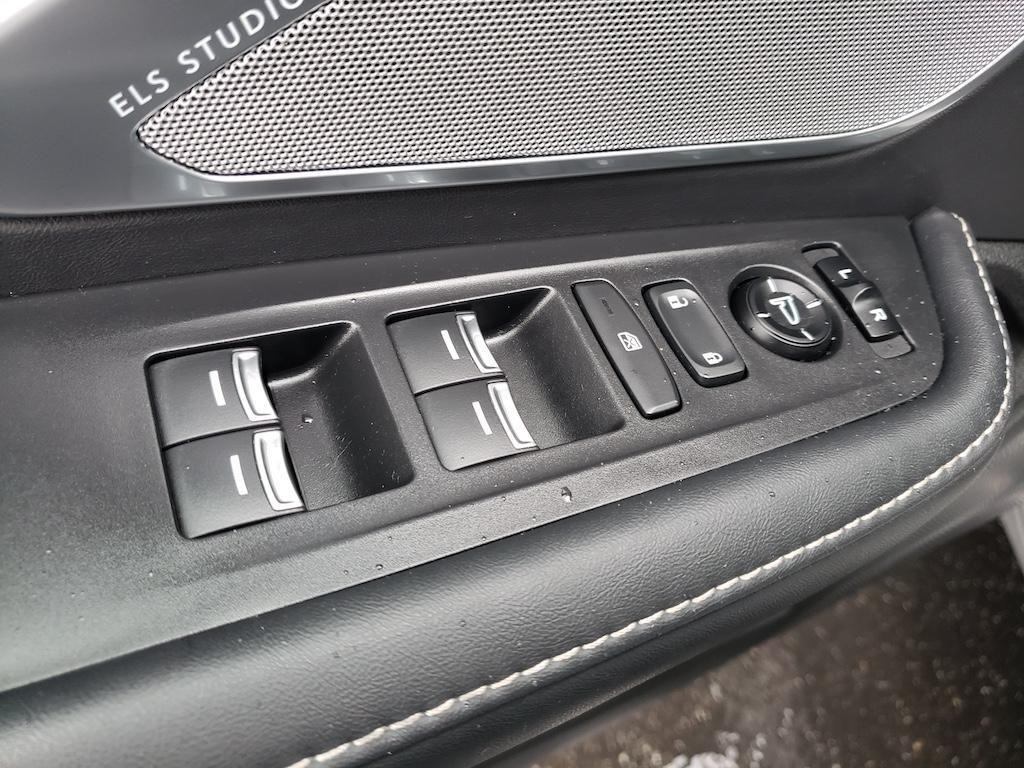 used 2022 Acura RDX car, priced at $33,761