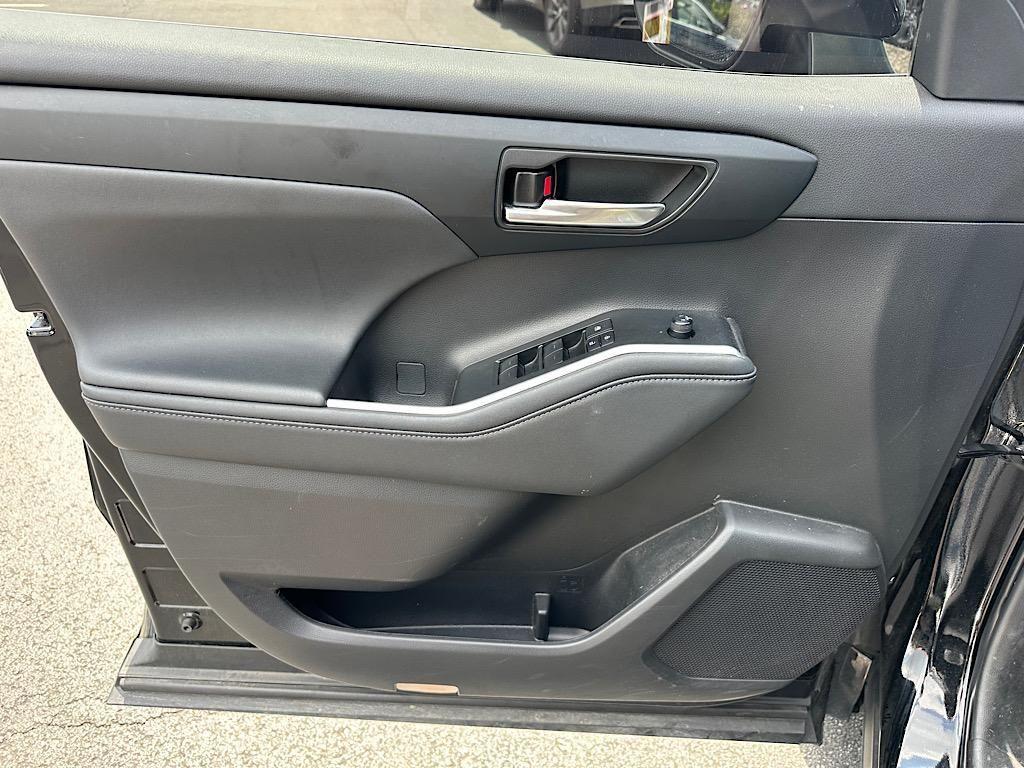 used 2023 Toyota Highlander car, priced at $37,999