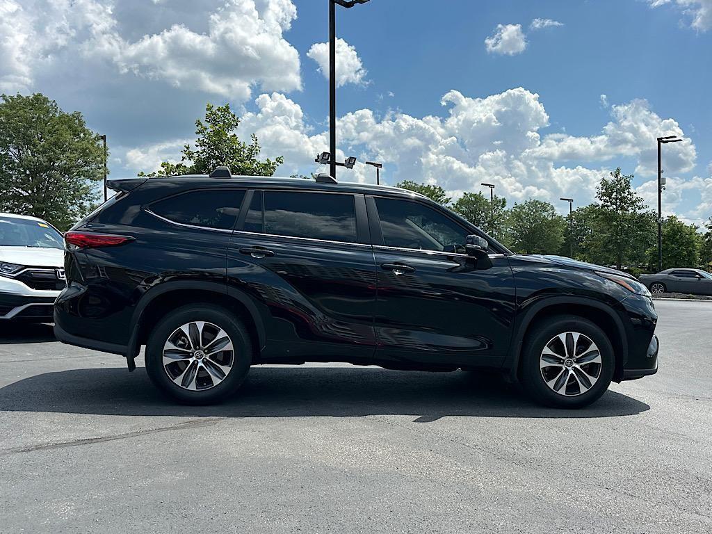 used 2023 Toyota Highlander car, priced at $37,999