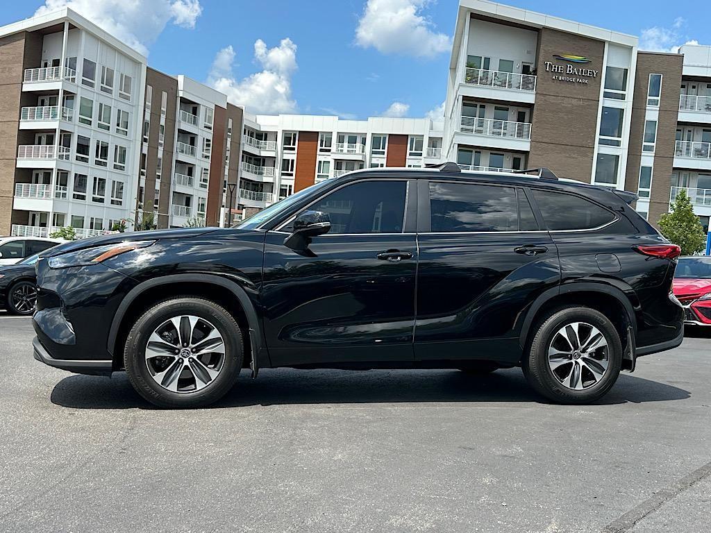 used 2023 Toyota Highlander car, priced at $37,999