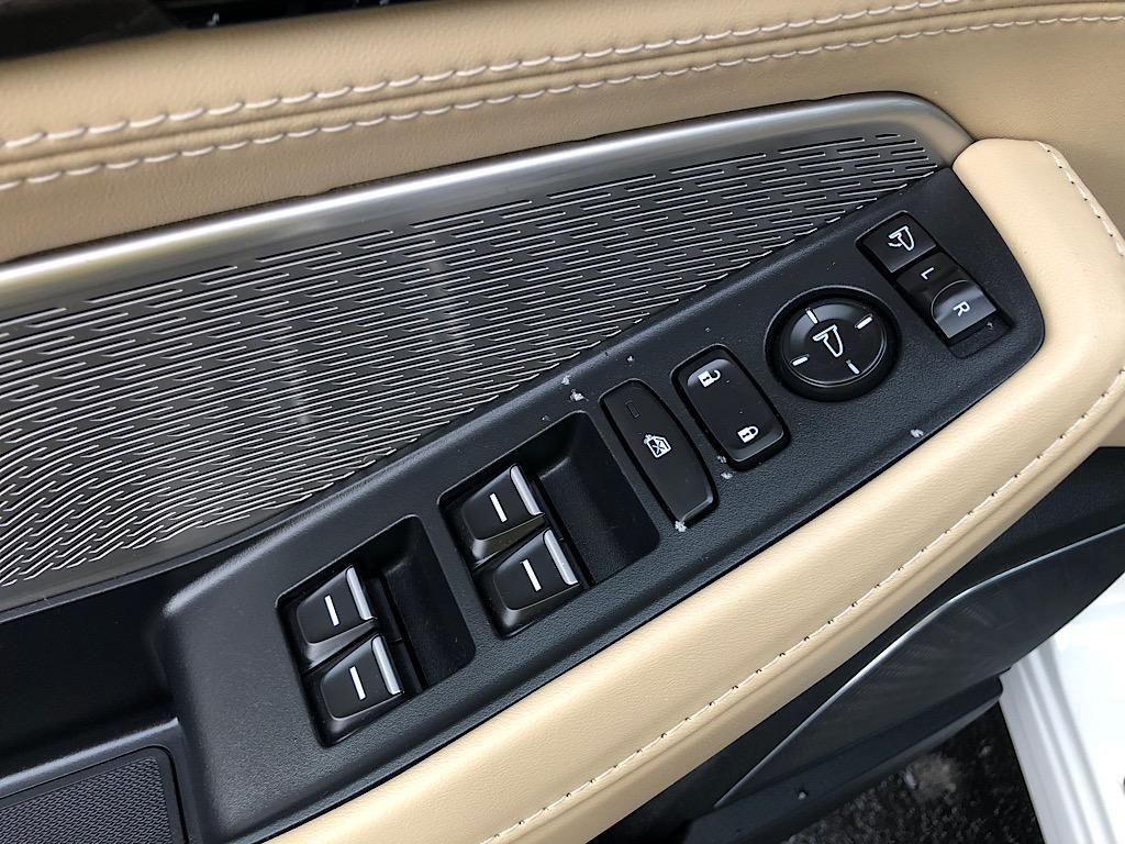 used 2023 Acura MDX car, priced at $43,264