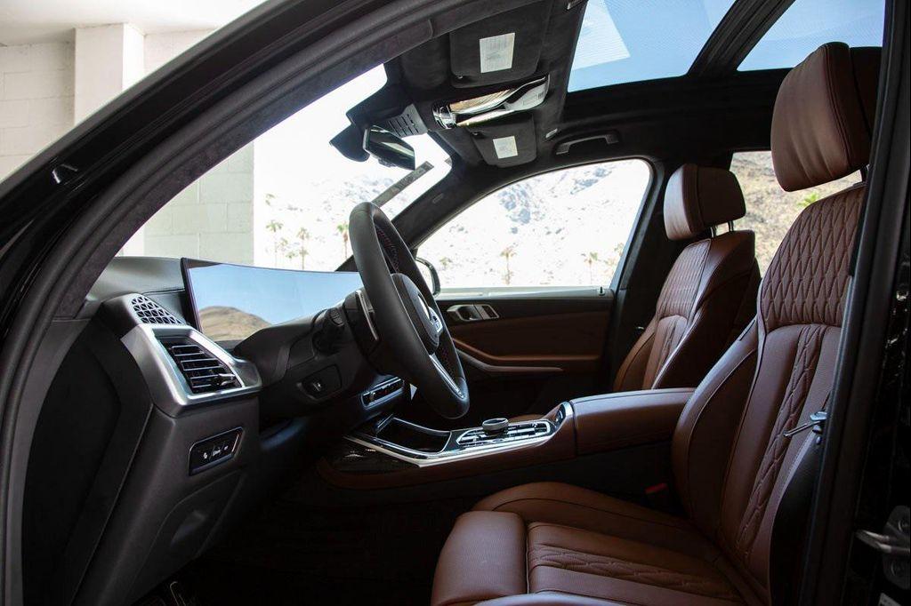 new 2026 BMW X7 car, priced at $122,570