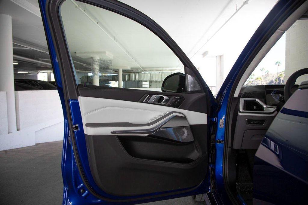 new 2025 BMW X7 car, priced at $158,295