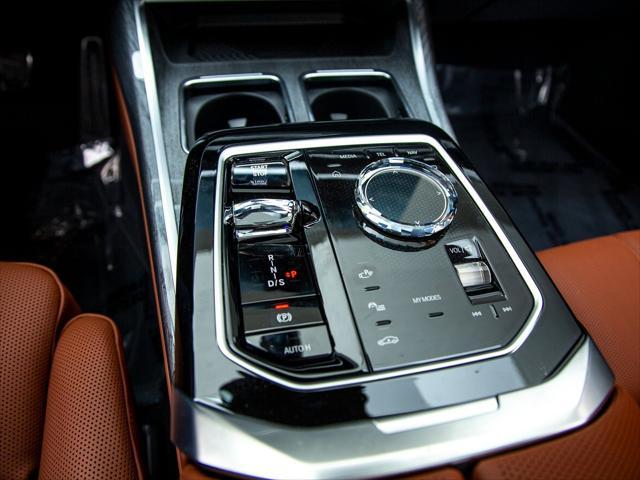 new 2024 BMW 760 car, priced at $136,895