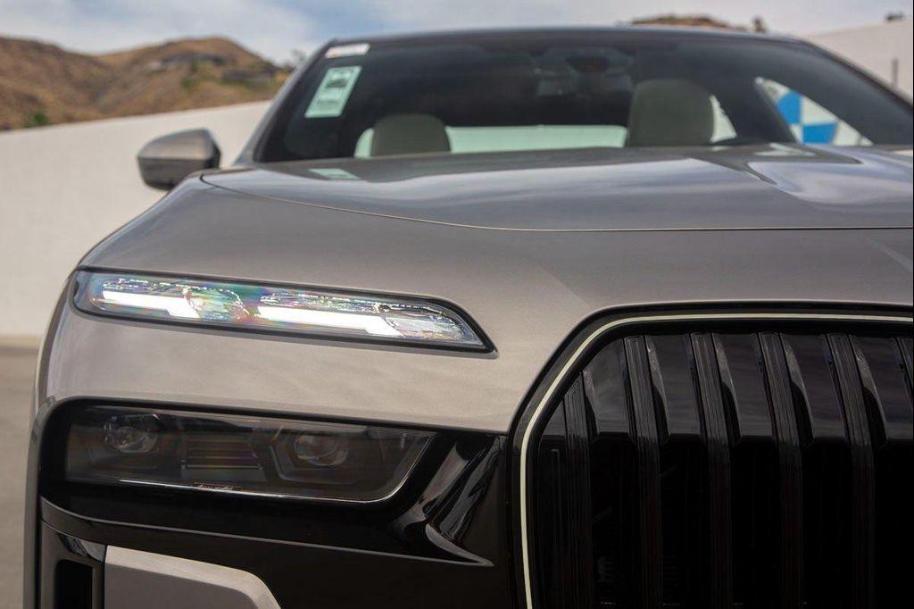 new 2025 BMW 760 car, priced at $135,075