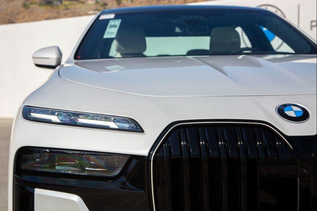 new 2025 BMW 760 car, priced at $132,350