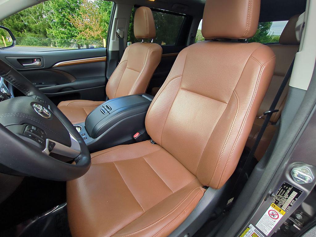 used 2017 Toyota Highlander Hybrid car, priced at $26,990
