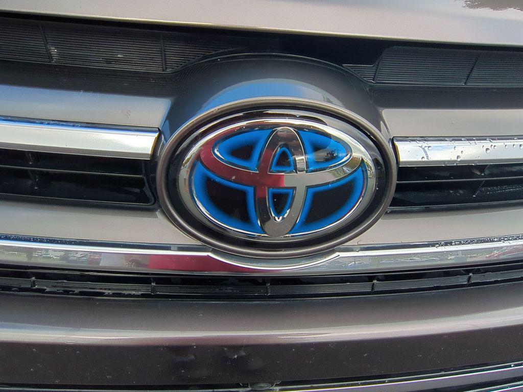 used 2017 Toyota Highlander Hybrid car, priced at $26,990