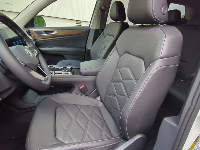 new 2025 Volkswagen Atlas car, priced at $43,992