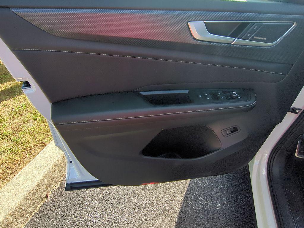 new 2026 Volkswagen Atlas Cross Sport car, priced at $53,956