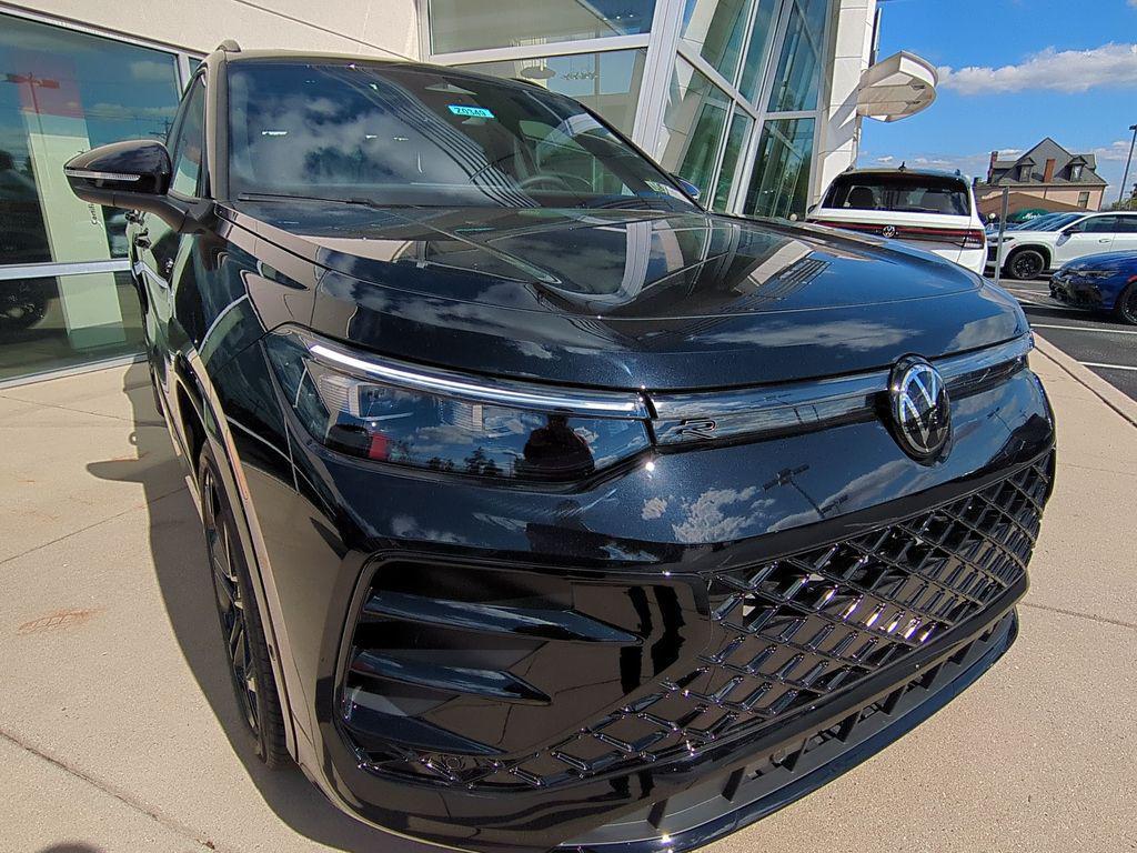 new 2025 Volkswagen Tiguan car, priced at $37,078
