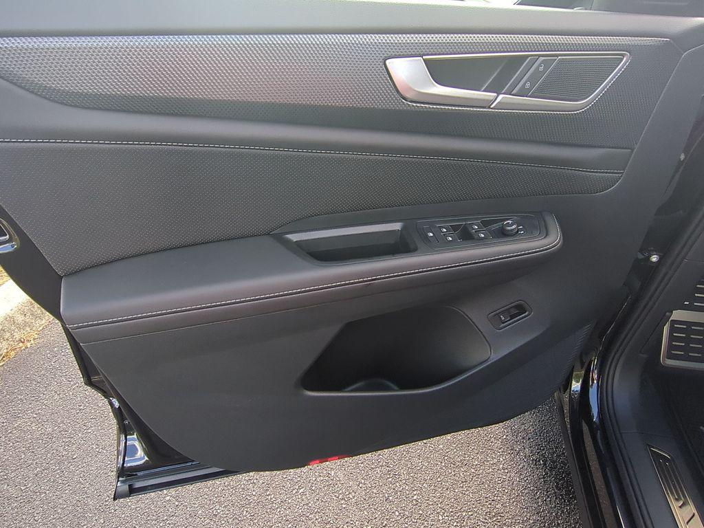 new 2026 Volkswagen Atlas Cross Sport car, priced at $50,744