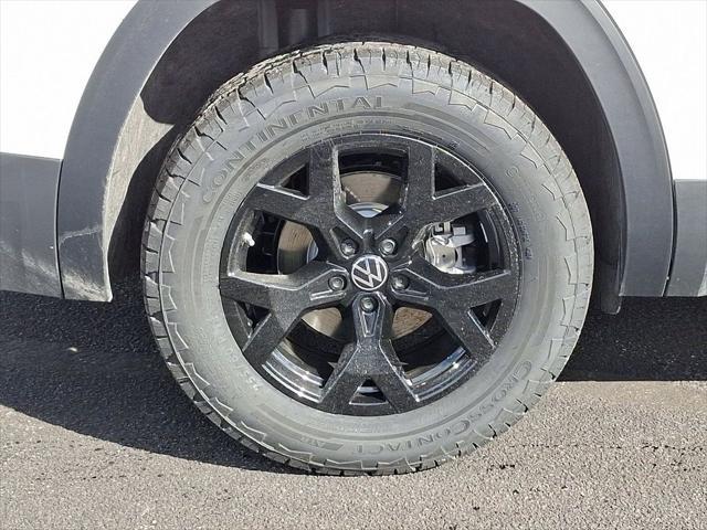 new 2025 Volkswagen Atlas car, priced at $45,013