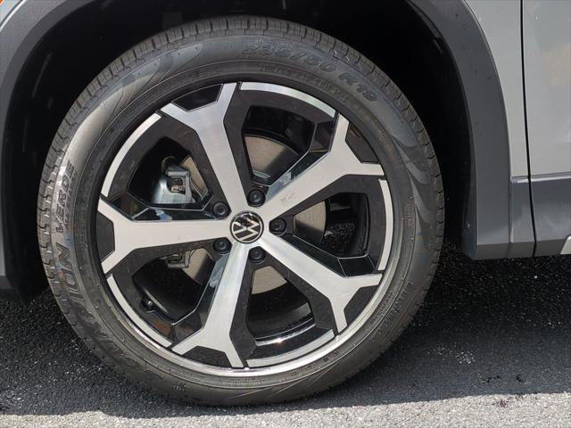 new 2025 Volkswagen Tiguan car, priced at $31,680