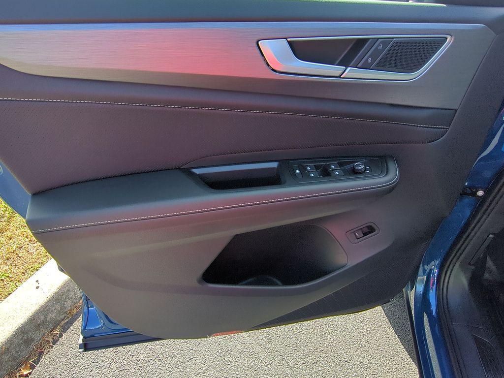 new 2026 Volkswagen Atlas Cross Sport car, priced at $46,545