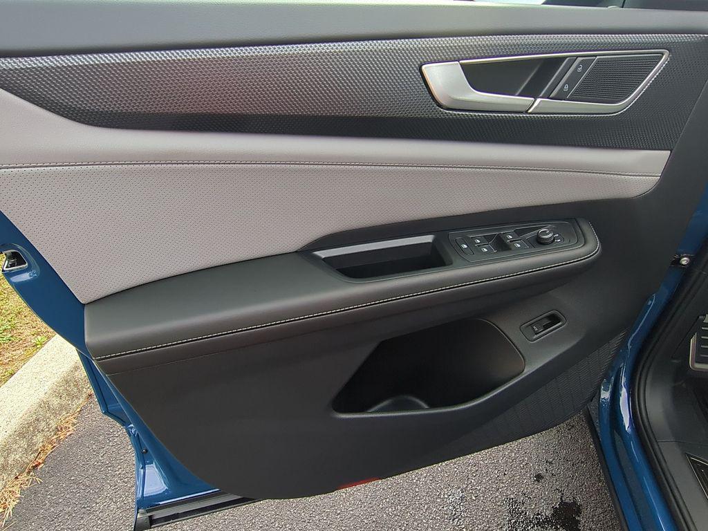 new 2026 Volkswagen Atlas Cross Sport car, priced at $50,368