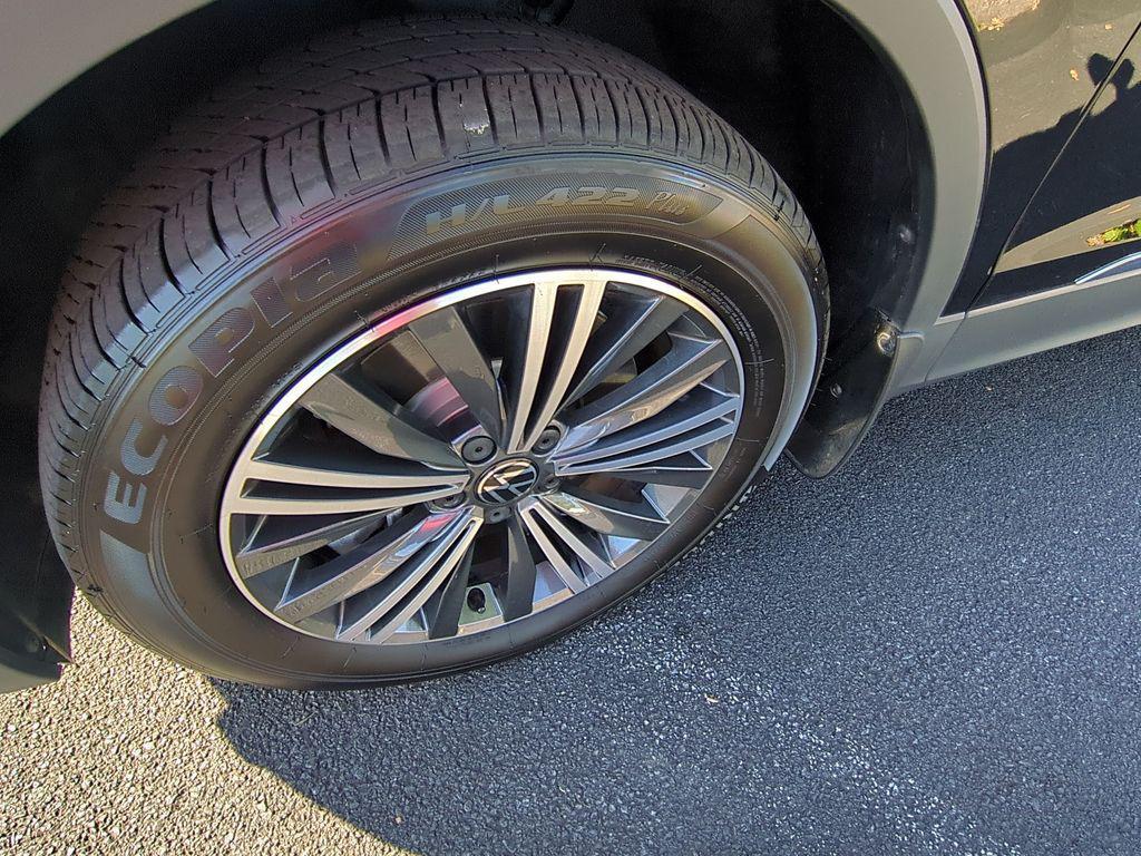 used 2024 Volkswagen Tiguan car, priced at $29,490