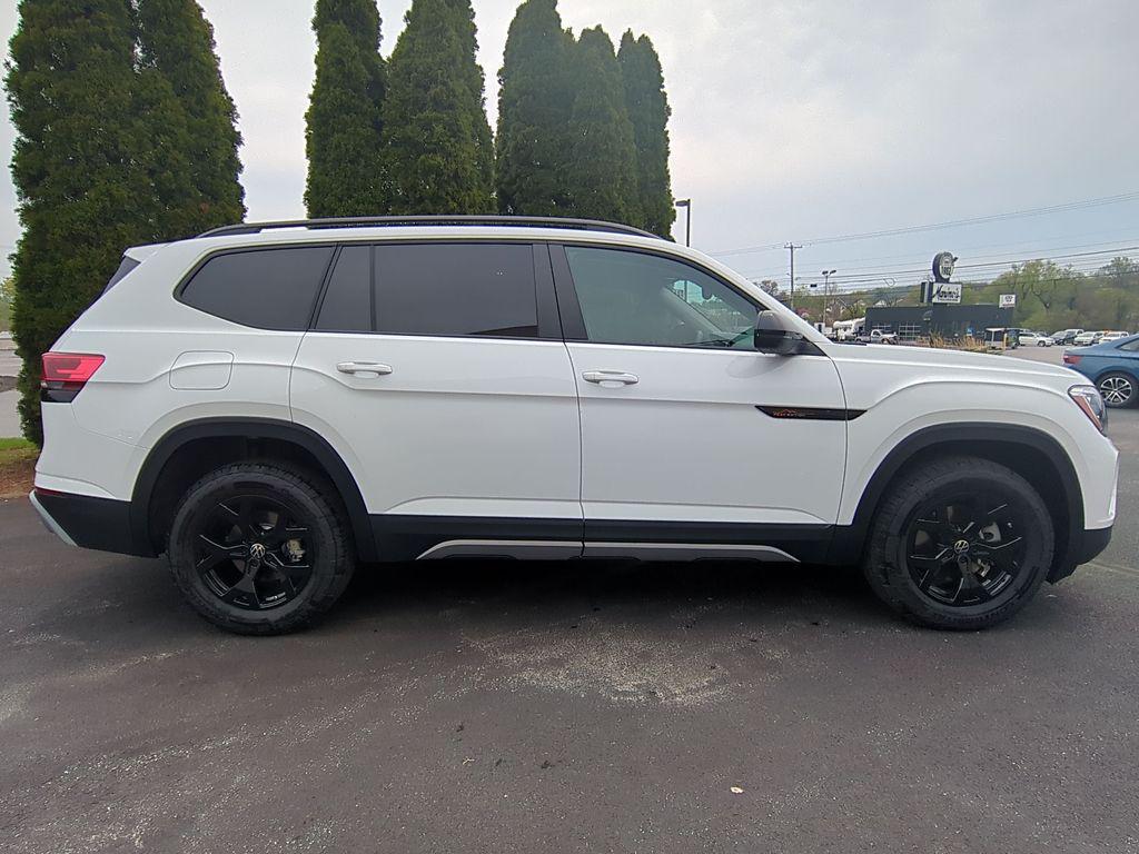 new 2025 Volkswagen Atlas car, priced at $42,177