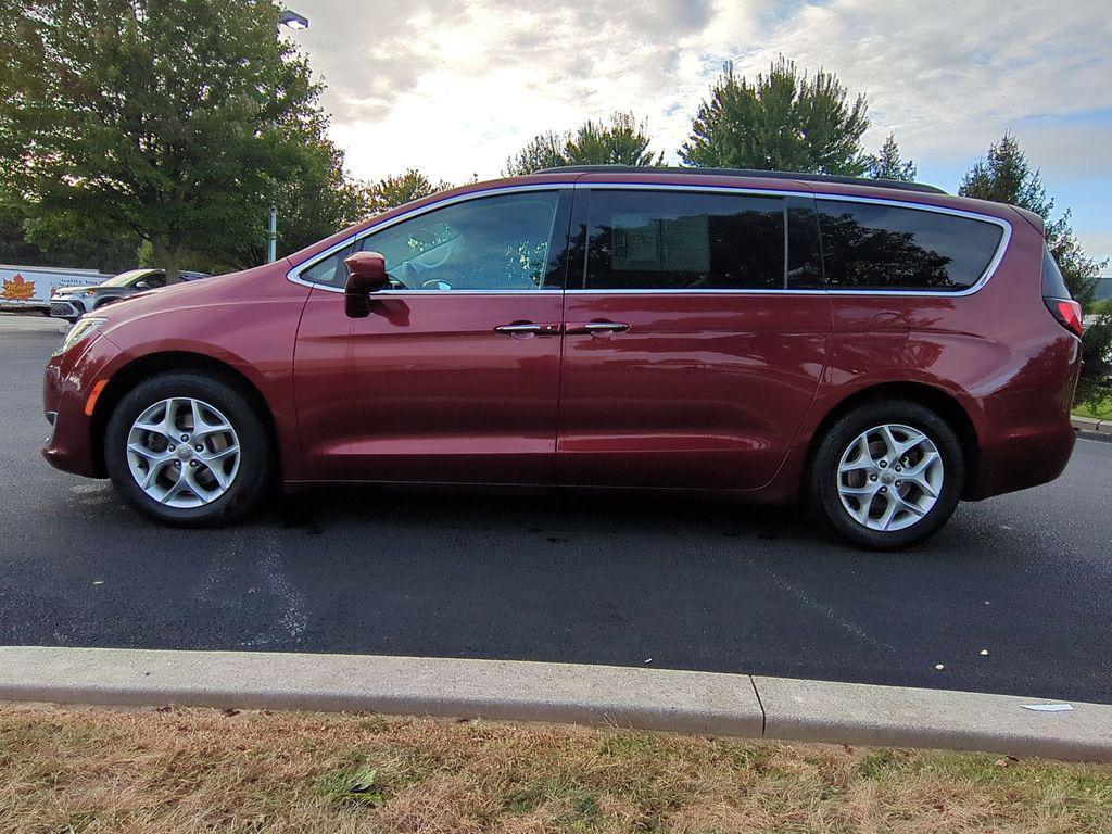 used 2018 Chrysler Pacifica car, priced at $12,596