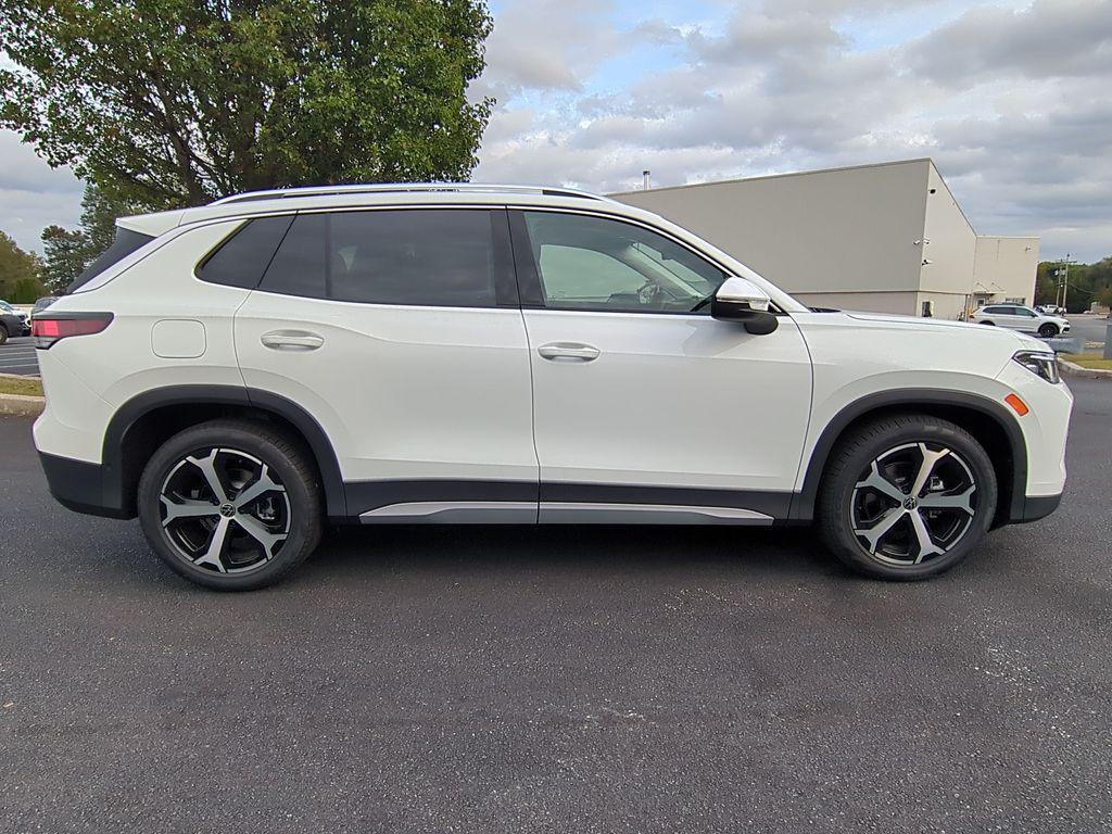 new 2025 Volkswagen Tiguan car, priced at $33,047