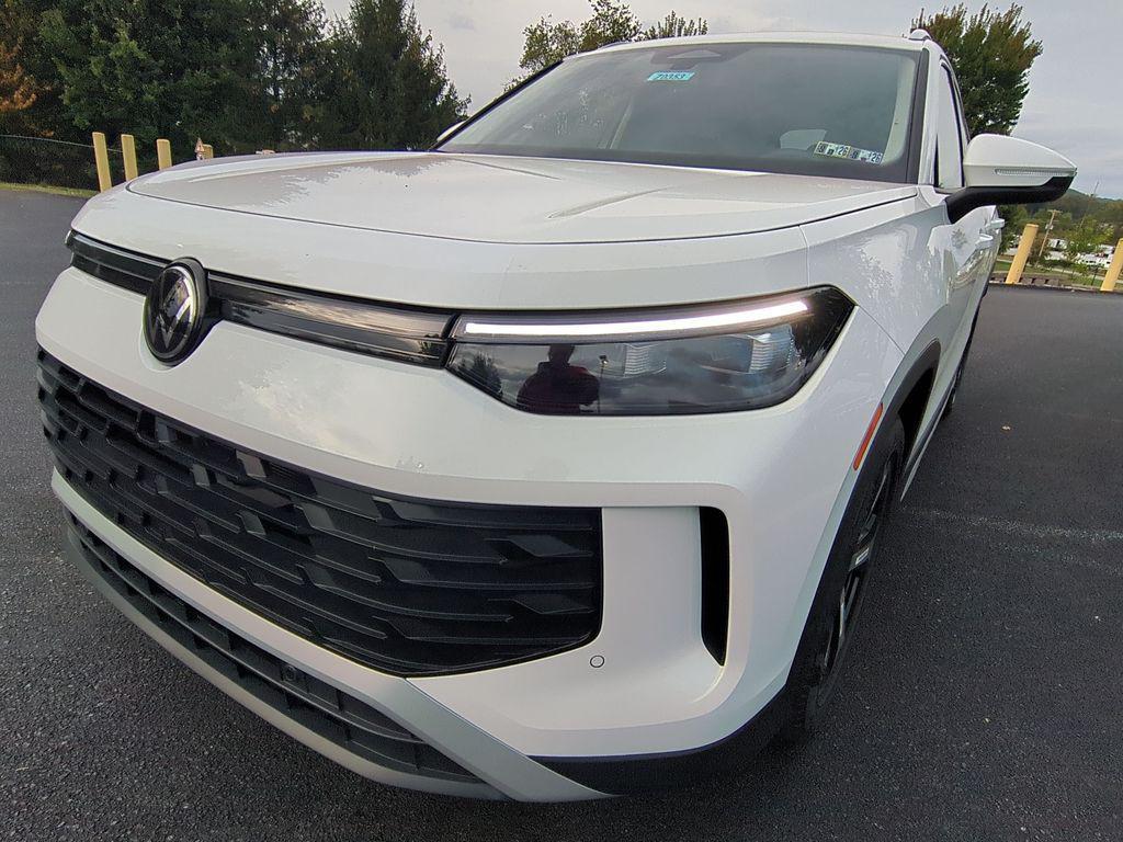 new 2025 Volkswagen Tiguan car, priced at $33,047