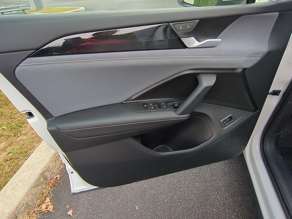 new 2025 Volkswagen Tiguan car, priced at $33,047