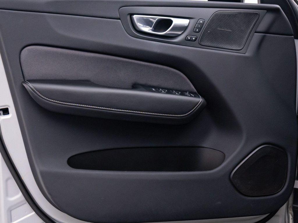 used 2022 Volvo XC60 Recharge Plug-In Hybrid car, priced at $27,000