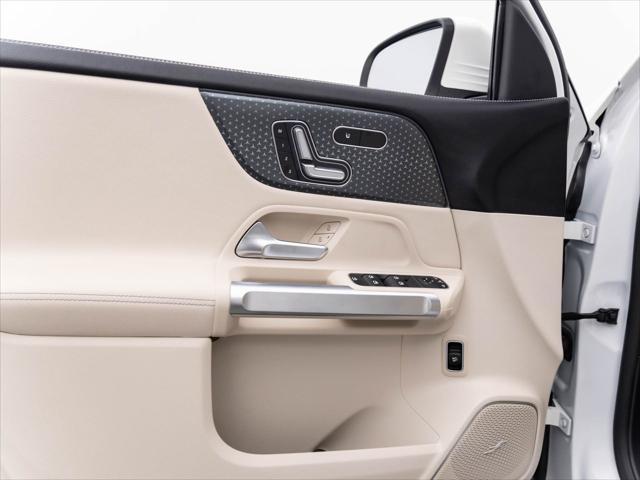 new 2025 Mercedes-Benz GLB 250 car