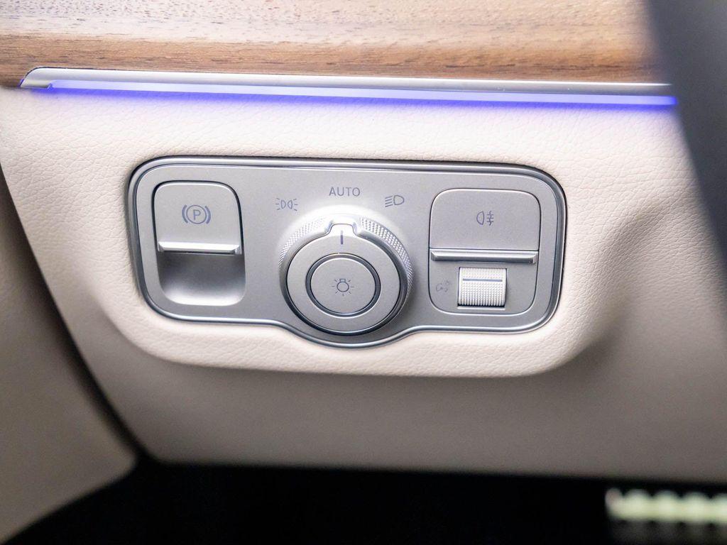 new 2025 Mercedes-Benz GLS 580 car, priced at $114,053