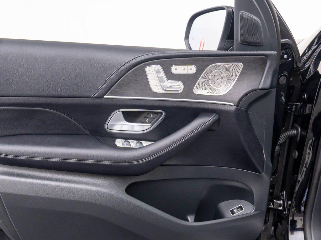 new 2025 Mercedes-Benz GLS 580 car, priced at $112,002