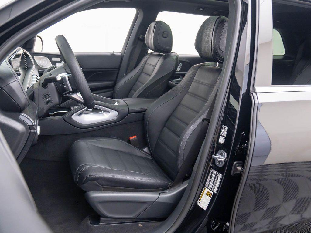 new 2025 Mercedes-Benz GLS 580 car, priced at $112,002