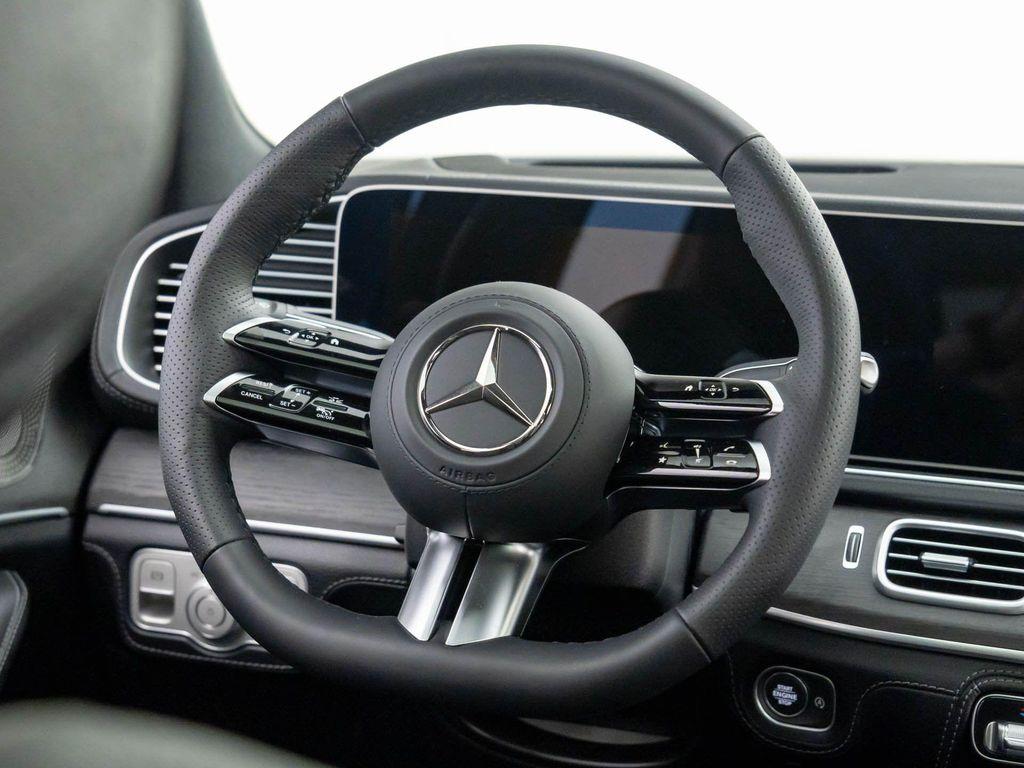 new 2025 Mercedes-Benz GLS 580 car, priced at $112,002